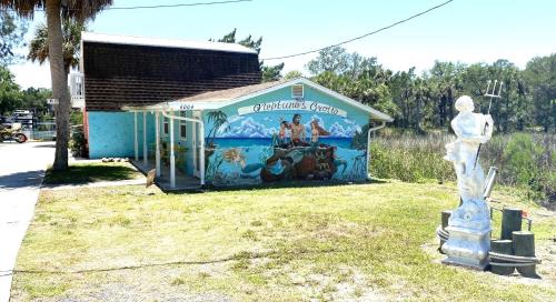 Weeki Wachee Gardens Hotel | Neptune's Grotto Old Florida Adventure Retreat