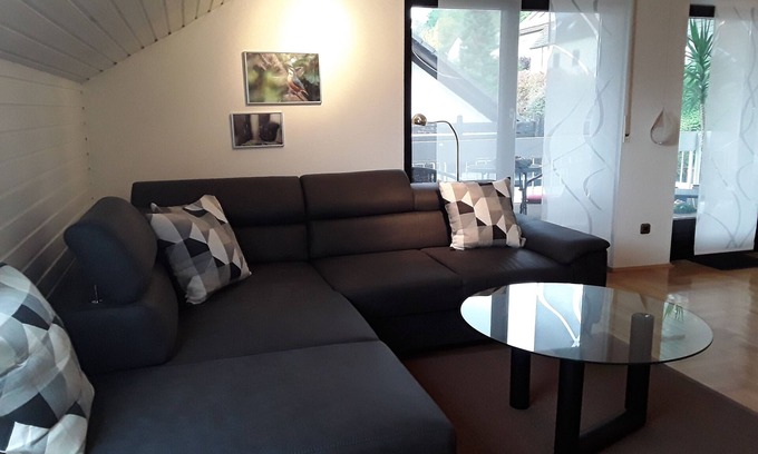 Gemuenden Apartment | Neu eingerichtete Ferienwohnung mit Fahrradstellplatz