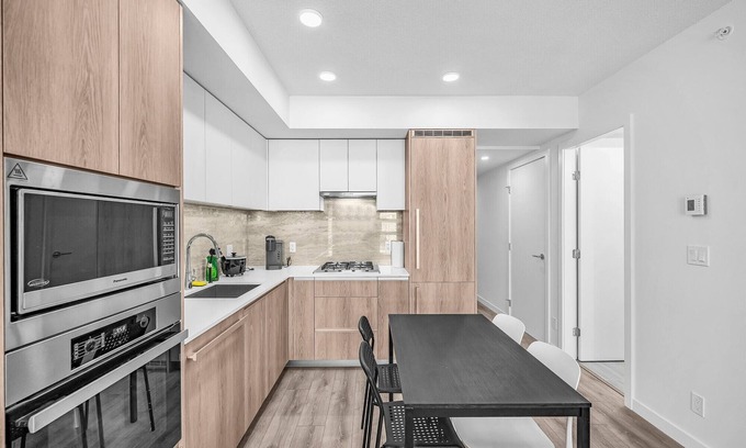 Richmond City Centre Apartment | NEW 1.5 BDR APT in Perfect Location | Skytrain & Richmond Mall