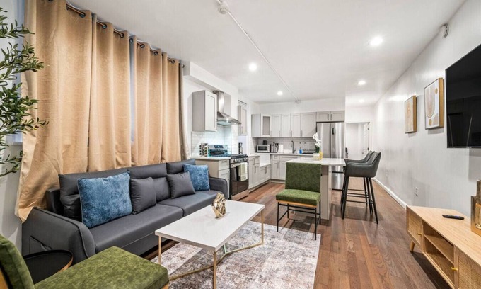 Society Hill Apartment | New 1 BD in Prime Philly Location with King Bed