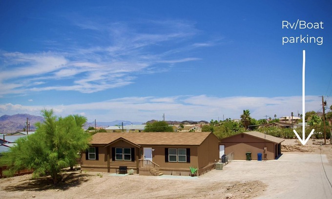Bullhead City House | New!! 3bd - 2b - .5 acre - Mins from Lake, River, Casinos!