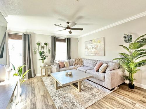 Sun Bay South Apartment | New 3BR w King Beds, Pool, Modern Elegance