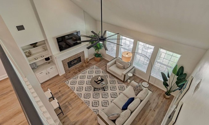 College Park House | New! 4BR/Easy Access to all Woodlands amenities