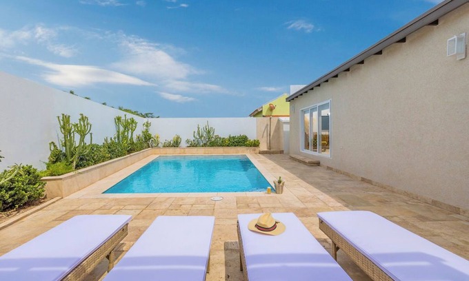 Esmeralda Villa | NEW 5BR5.5BA Villa ~ Private Pool ~ Close 2 Beach!