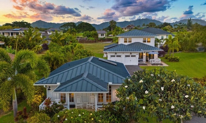 Poipu House | *NEW 7BD Farmhouse Estate |Pool, PickleB, Gym| AC