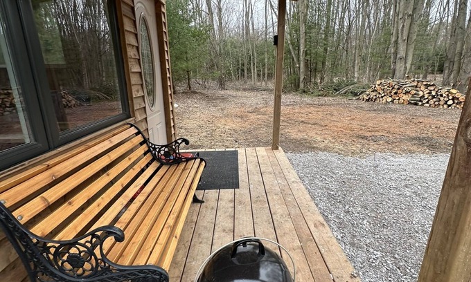 Langton Apartment | New All Season Bunkie! unplug & relax