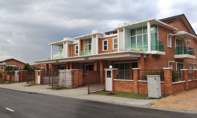 Kajang House | New and Classic Homestay 2 Storey House