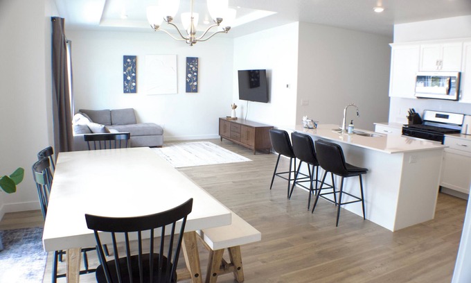 Spanish Fork House | New and spacious 5-bedroom house!
