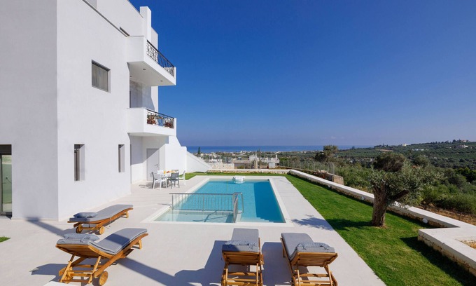 Rethymno Apartment | New apartment with private pool, close to the beach and the town of Rethymno.