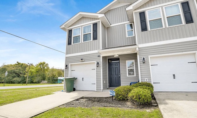 Bellview House | "NEW Beach Home" Mins to Hospital & PNS Airport! 20 min to Hiking/Parks.