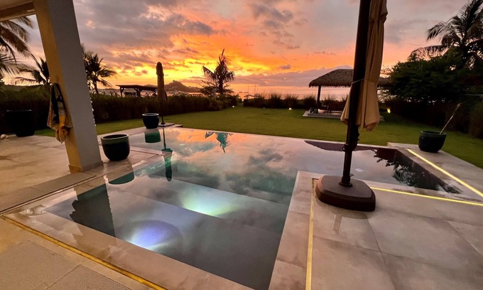 Potrero Villa | New Beachfront 7-Bedroom, 8 Bath all suite Villa on Playa Potrero, Costa Rica