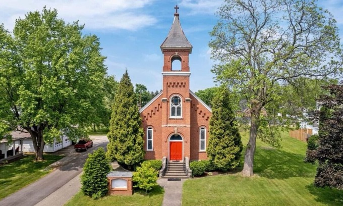 Bolivar Apartment | New! Beautiful 1903 Church in Bolivar Sleeps 8