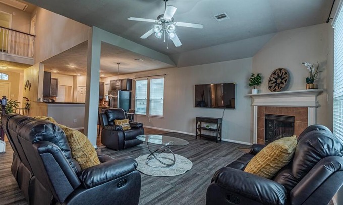 Barker House | New Beautiful 4/BR Vacation Home