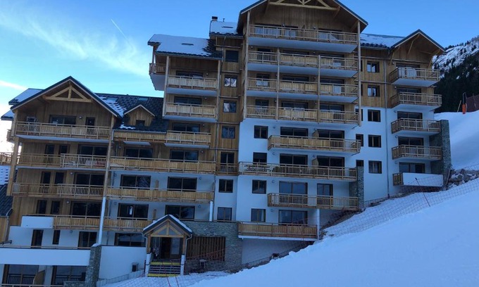 Oz Apartment | *NEW* Bellevue D’Oz Ski In Ski Out Luxury Apartment (8-10 Guests)