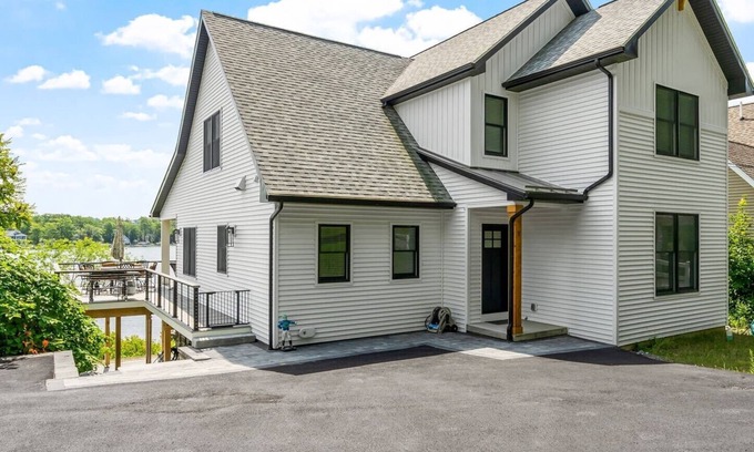 Saratoga Springs House | New build 5-bedroom waterfront lake house in Saratoga Springs