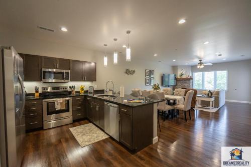 Branson House | NEW BUILD Luxury 3BR Walk-In - Resort Amenities - FREE TICKETS INCLUDED - FH-G204