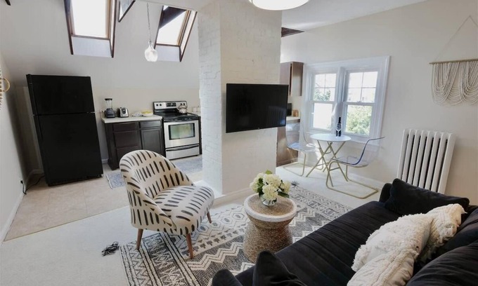 16th Street Heights House | NEW! Cabin in the Clouds ~ Easy Downtown Access w Parking!