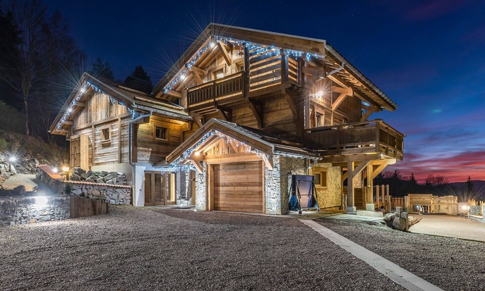 Le Tholy Ski Chalet | * NEW * CHALET "UNDER THE ROCK" 14 PERS - SAUNA, SPA, POOL, CINEMA, DISCO