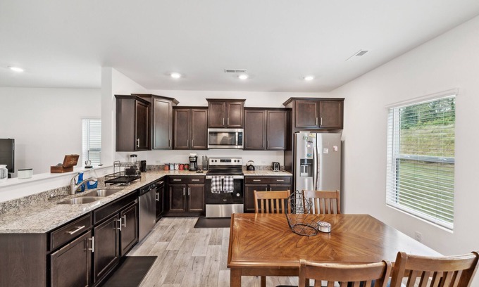 Dallas House | NEW! Charming Getaway Perfect for Relaxation
