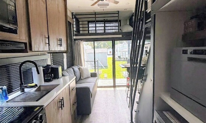 Bayshore Gardens House | New Cozy 2 bedroom RV 15 minutes from entertainment and wild adventures!