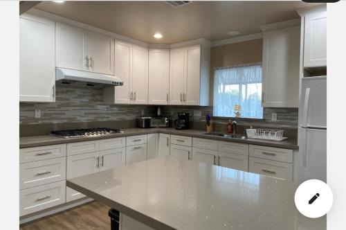 Rosemead House | New! Cozy Gated 3BR, 2BA Vacation Home