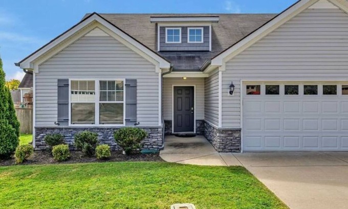 Spring Hill House | New! Cozy Spacious 3BR Spring Hill Home!
