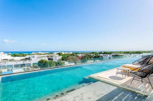 Centro Apartment | NEW Downtown Stay with Oceanview Roof Pool and Gym plus Cafe