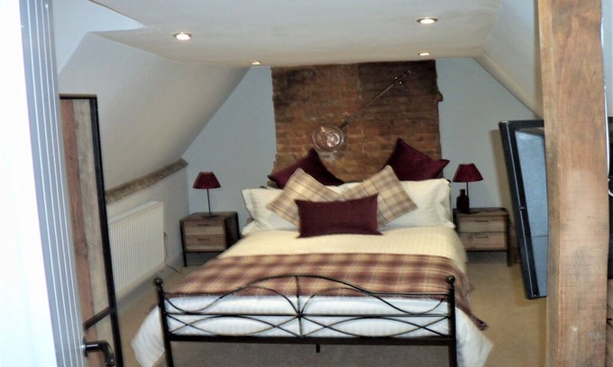 New Forest District Cabin | New Forest Escapes. Sleeps 2-6 Quirky, historical and a great base to explore.