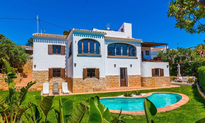 El Tosalet Villa | New! Great location. Walk to the beach. Discover your home from home.