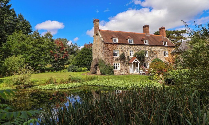 Acrefair Cottage | New Hall