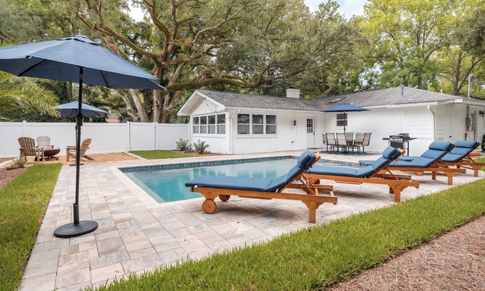 Saint Simons Heights House | NEW! Heated Pool, only 1.5 miles to Beach! Sleeps 10