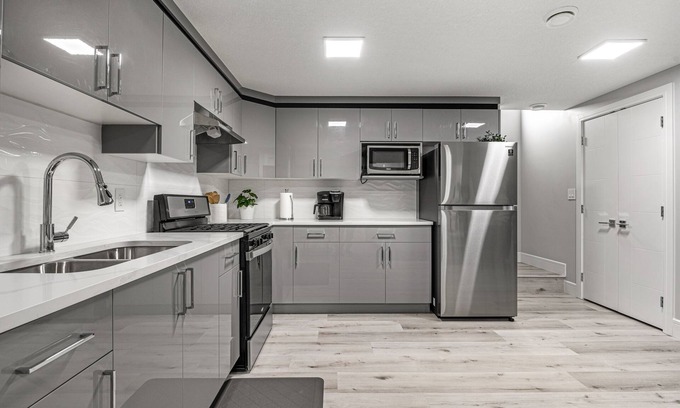 Southeast Edmonton House | New Hidden Gem Near Airport *PETS okay