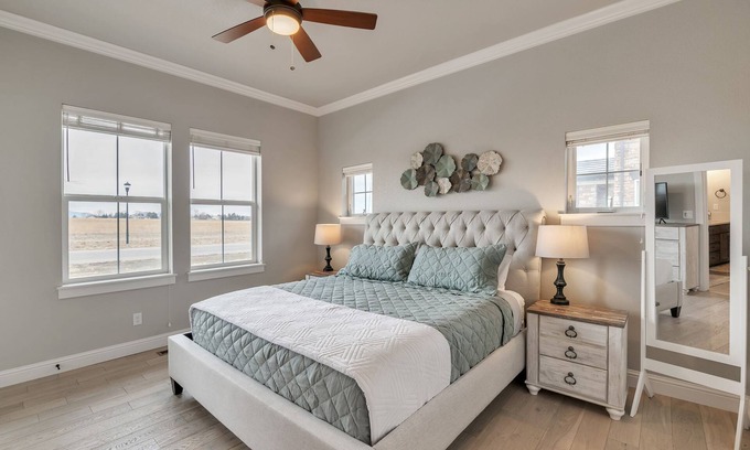 Loveland House | New, High-end Townhouse w/Garage. Quick walk to TPC Colorado Golf Course