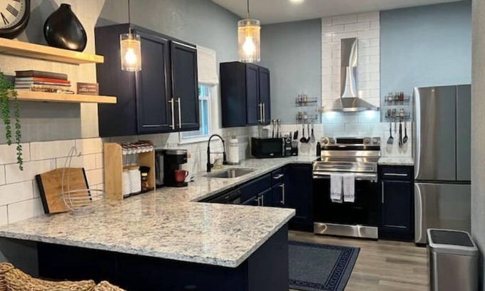 Valley Falls House | NEW Home Sleeps 8! Walk to Sherman, 2 Yards, Dog & Kid Friendly Boiling Springs