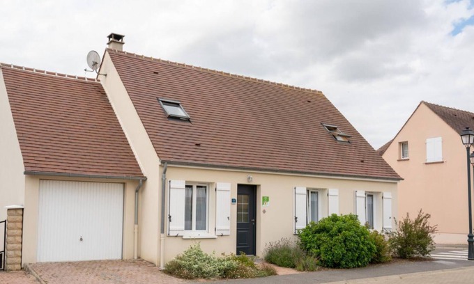 Le Meux Cabin | New house with garden sleeps 8 Compiègne 10 mn