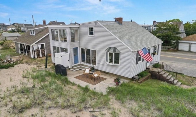 Newbury House | NEW LISTING DISCOUNT! Ocean Views! 4+ bedrooms! Family Friendly! Plum Island!