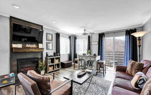 Chalet Village House | NEW- Lovely 2-Bdr2Bath Gatlinburg Condo with resort indoor pool hot tub Wi-fi, great location