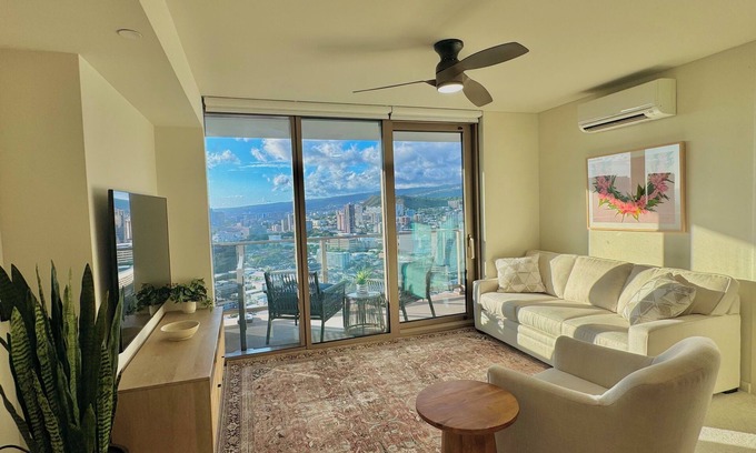 Ala Moana Condo | New Luxurious condo in Ala Moana, High Floor overlooking the Ocean and Mountains