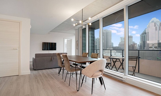 Quartier des Spectacles Apartment | New Luxury Unit in Heart of MTL 802 | Metro access