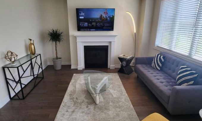 Thorold Villa | New Niagara Retreat - Entire Home, 15 min drive to Falls, Sleeps 9, 4BDR