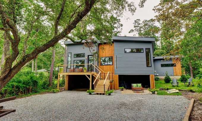 Ogden House | NEW peaceful, in the trees, close to the beach