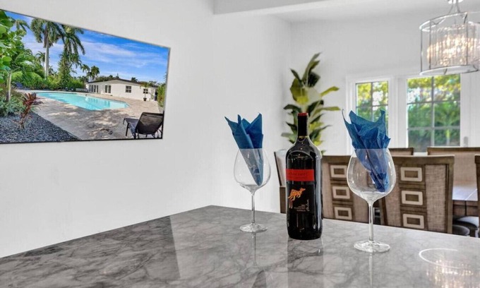 Hendricks and Venice Isles House | New ! Pool house 3-bedroom home Victoria Park