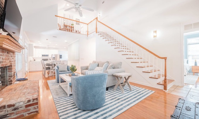 Saint Simons Island House | NEW! Porch Swing, Walk to Village & Mallery Park