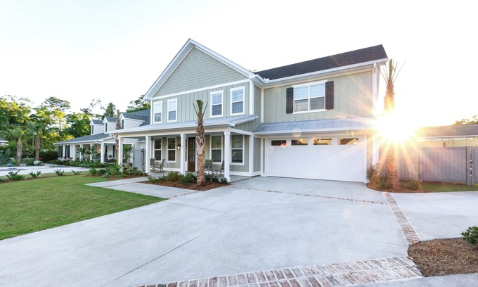 Saint Simons Island House | NEW, Private Pool, FREE Golf Carts, Blocks from Beach, 5-bedrooms, FREE Bikes
