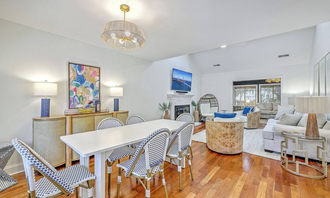 Tarpon Pond Cottage | New. Relaxing Refined Aesthetic Cottage Near Beach