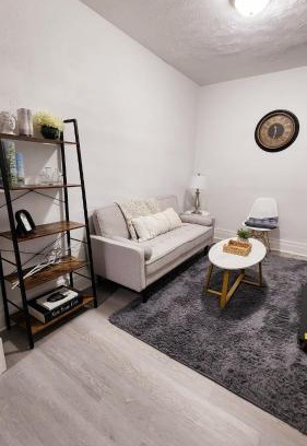 Niagara Falls Apartment | New Renovated 2 Bedroom USA Side