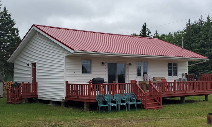 Corran Ban Cottage | "New Renovated Refreshing 3 Bedroom 1 Bath Cottage"