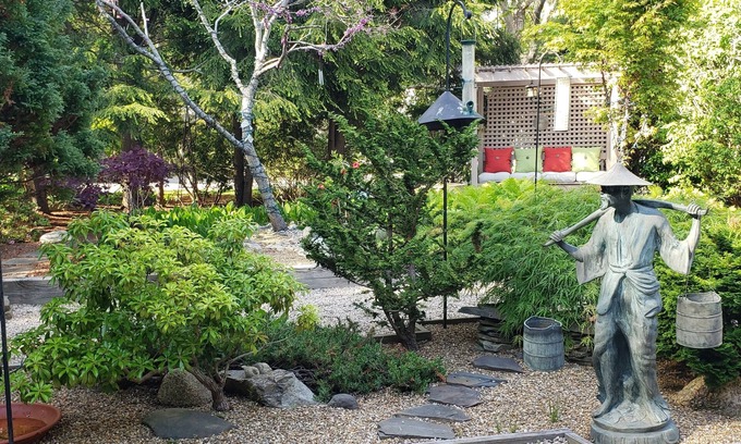 Summersea House | New Seabury Retreat. Butchart Gardens' Inspired Garden (Victoria BC,)