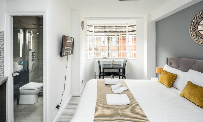 Chelsea Apartment | NEW Sleek & Modern Studio in the Heart of Chelsea