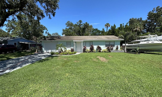 New Smyrna Beach House | New Smyrna Beach- 50 Dollar Night Reduction! Walk to Canal St - Pet Friendly!